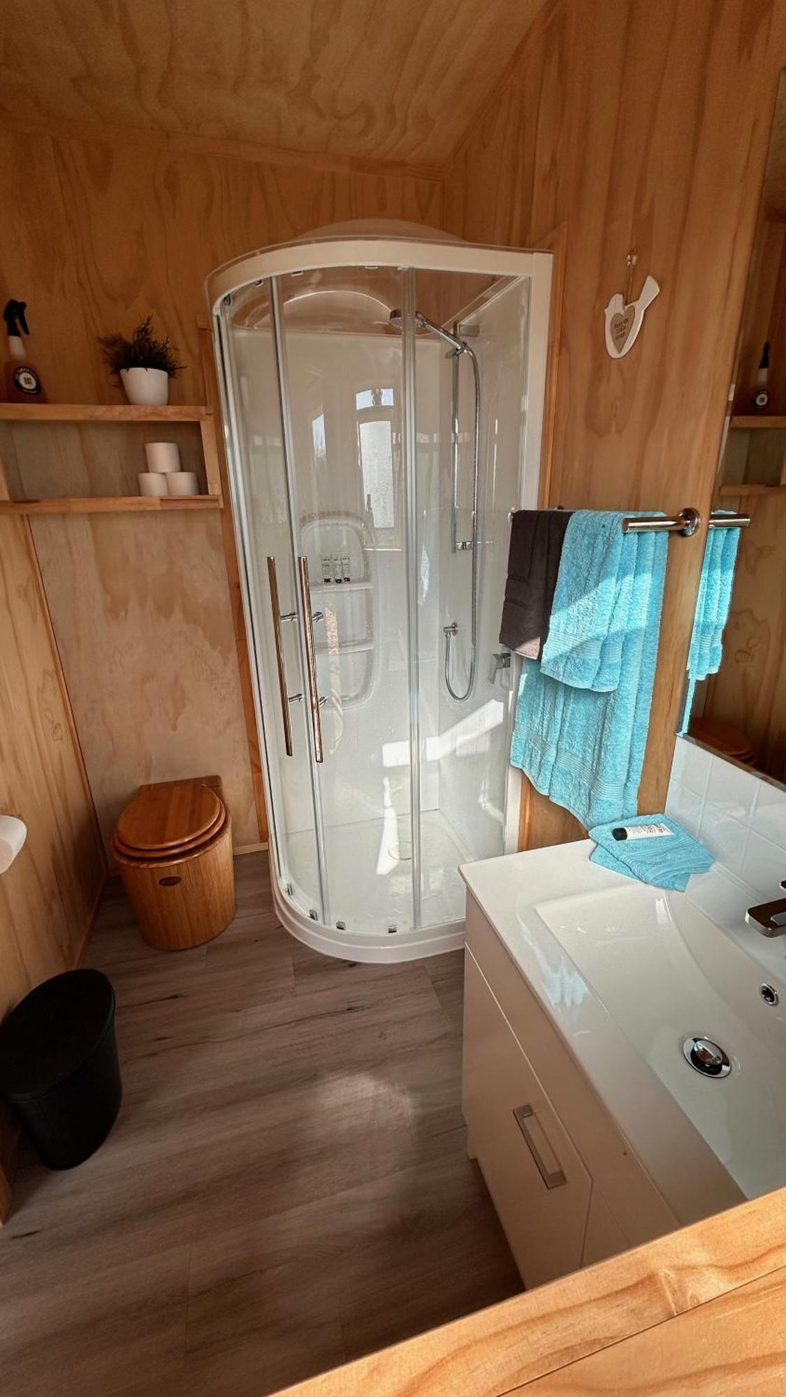 Cosy Tiny Container Cabin Carterton Exterior foto